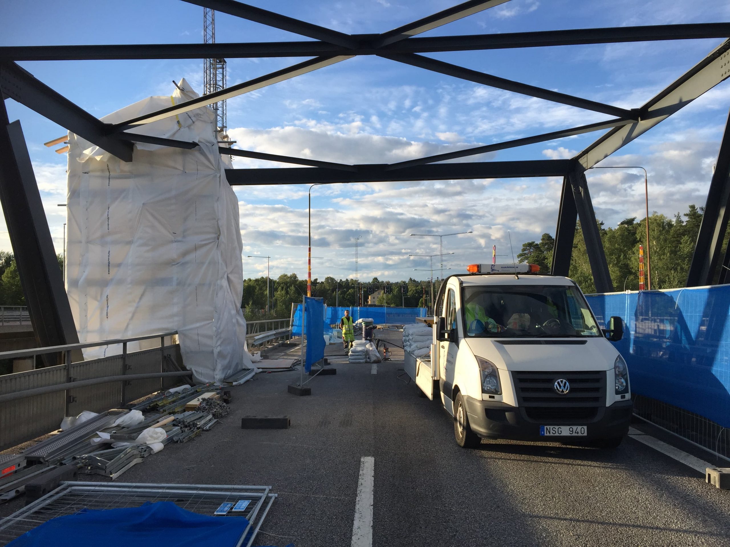 Blästring och målning av stål på Södertäljebron efter olycka