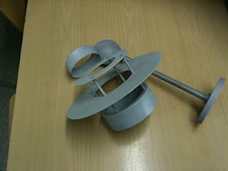 Finblästring och lackering av vägglampor, Louis Poulsen