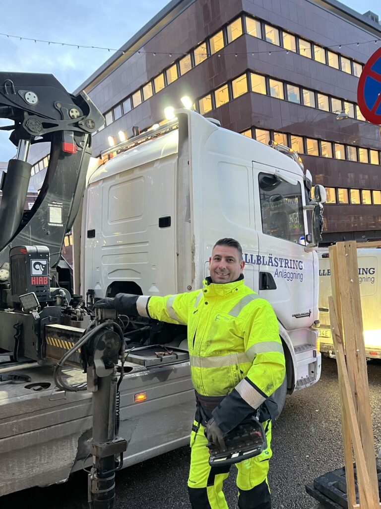 Möt Magnus Gullgren, kranbilschaufför på Allblästring