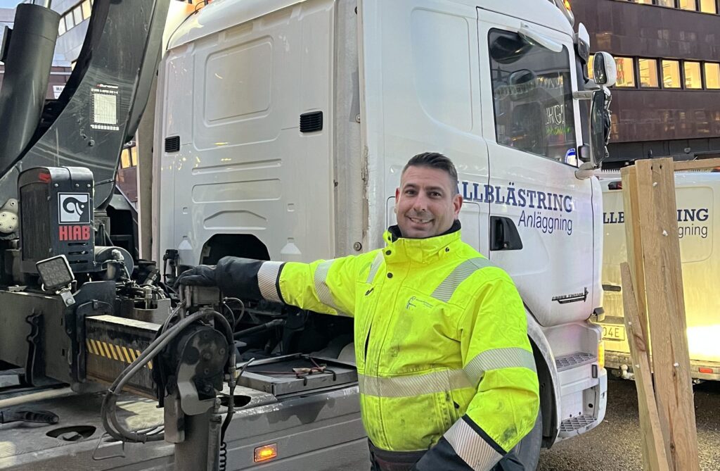 Möt Magnus Gullgren, kranbilschaufför på Allblästring